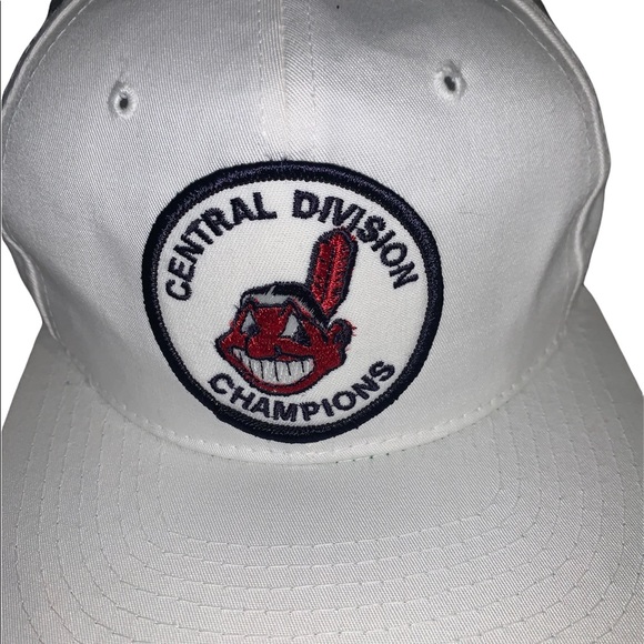 Vintage 90s Cleveland Indians Central Division Champions Patch Snapback Hat - Picture 2 of 7
